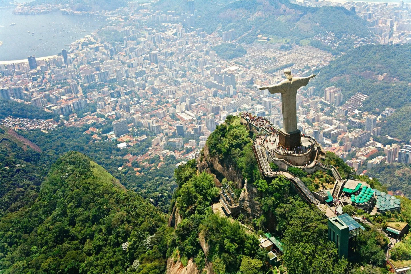 Cristo Redentor y paisaje urbano de Río de Janeiro